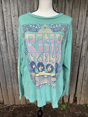 Daydreamer Vintage Pink Floyd
Graphic Long Sleeve Tee - L